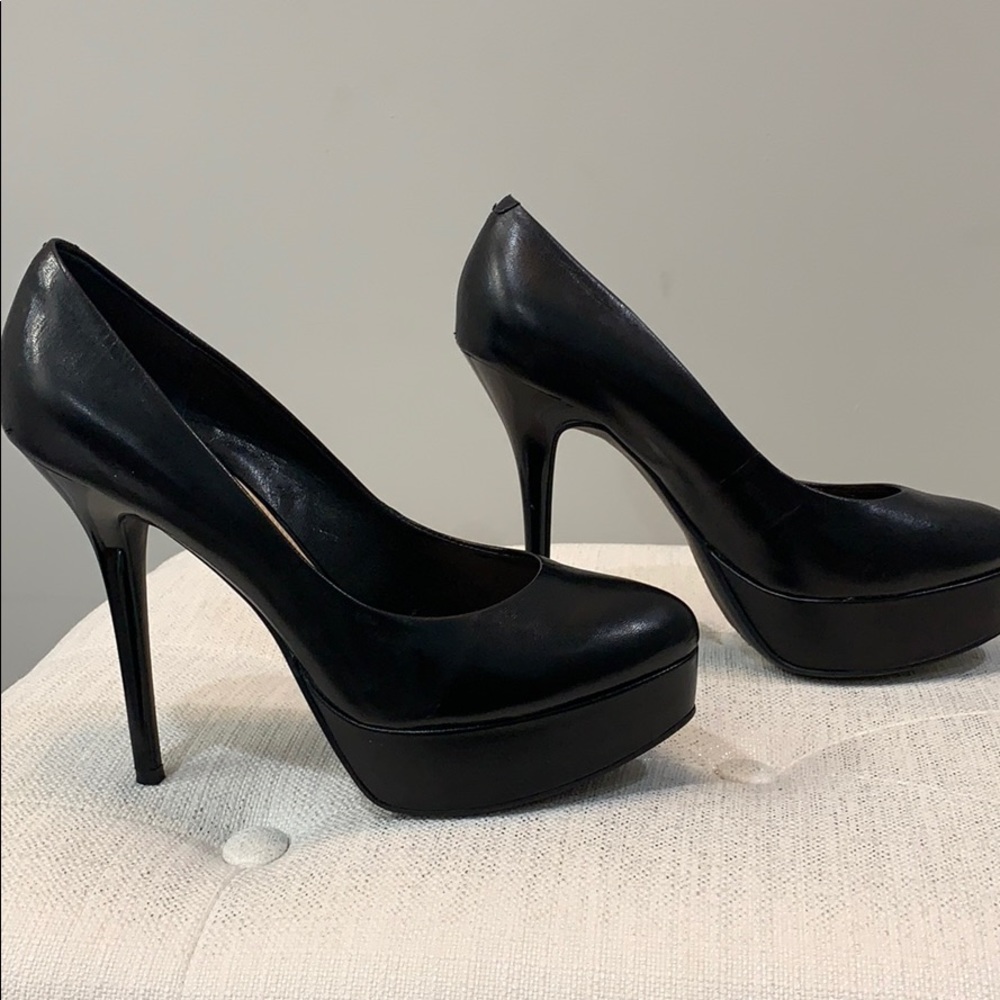 Guess pumps